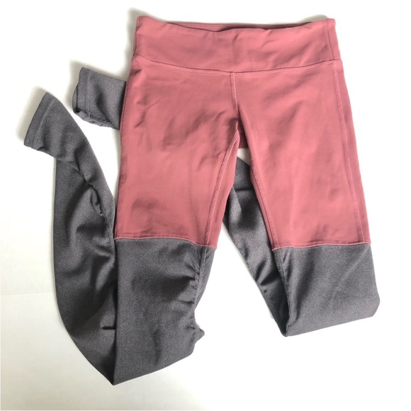 ALO YOGA Goddess Leggings in Mauve and Gray
Size Medium - Picture 2 of 5
